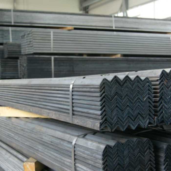 Уголок горячекатаный равнополочный 80х80х7 мм 12 м